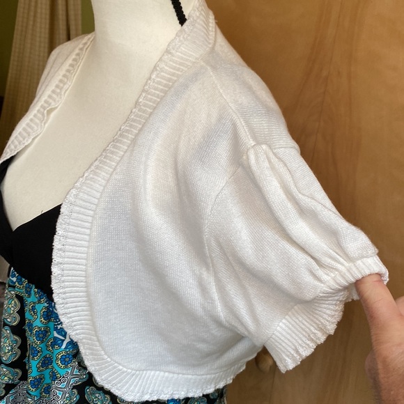 Sold as a set. Womens tops. Not sure of the sizes, but can get any measurements. - Picture 3 of 15